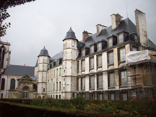 Archevch de Rouen avec le manoir d'Amboise au premier plan